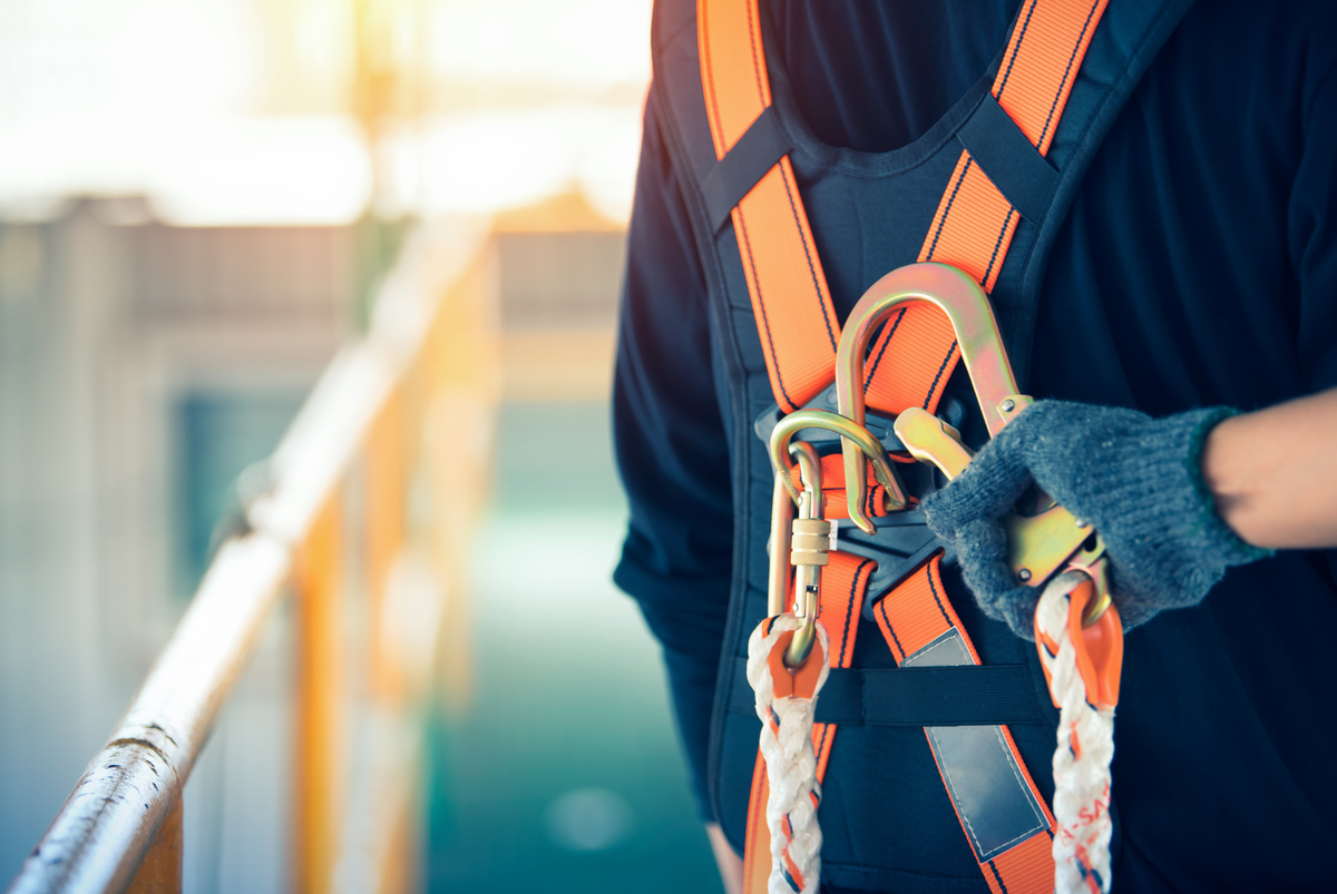 Six Steps to Proper Safety Harness Use — Power Bolt And Tool