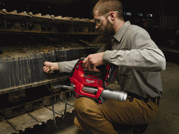 Milwaukee M18 2-Speed Grease Gun 1Ct Kit