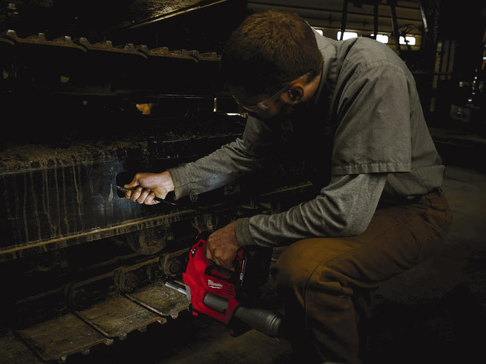 Milwaukee M18 2-Speed Grease Gun 1Ct Kit