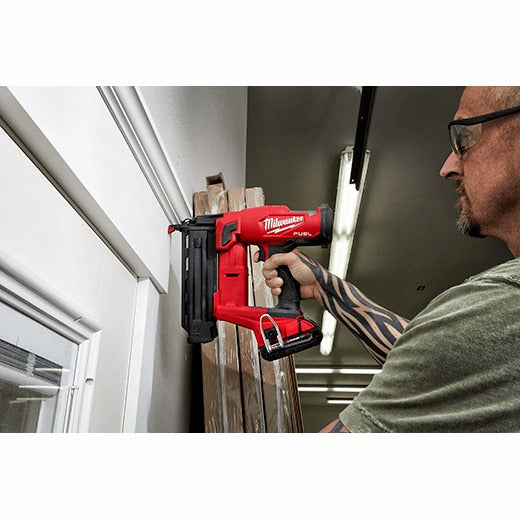 Milwaukee M18 Fuel 18 Gauge Brad Nailer Kit