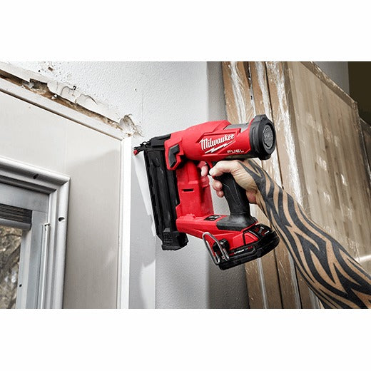 Milwaukee M18 Fuel 18 Gauge Brad Nailer Kit