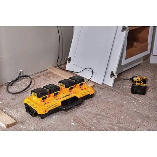 DeWalt 12V/20V MAX* FLEXVOLT‚® 8 Amp Fan Cooled Multiport Fast Charger