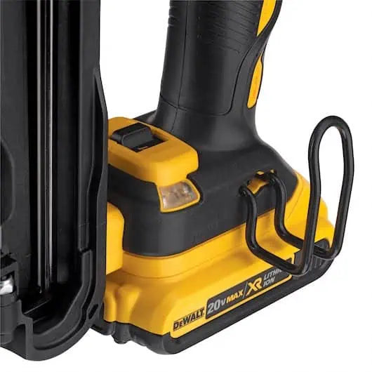 DeWalt 20V MAX* XR‚® 15 Gauge Cordless Angled Finish Nailer Kit