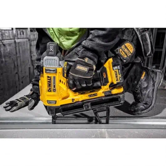 DeWalt 20V MAX* XR® Cordless Concrete Nailer Kit