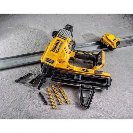 DeWalt 20V MAX* XR® Cordless Concrete Nailer Kit