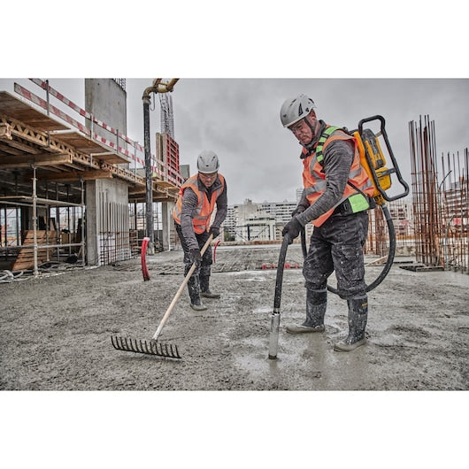 DeWalt POWERSHIFT™ Backpack Vibrator Kit