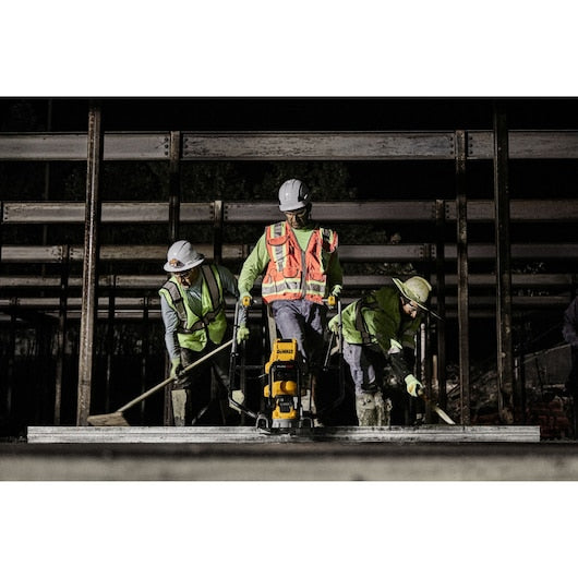 DeWalt POWERSHIFT™ Concrete Power Screed Kit