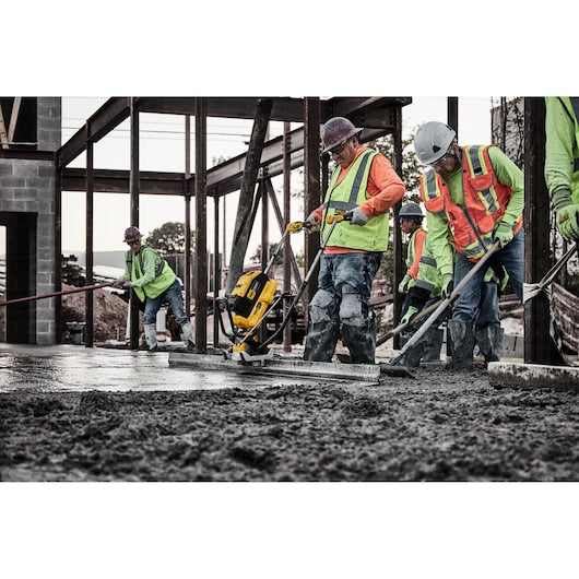 DeWalt POWERSHIFT™ Concrete Power Screed Kit