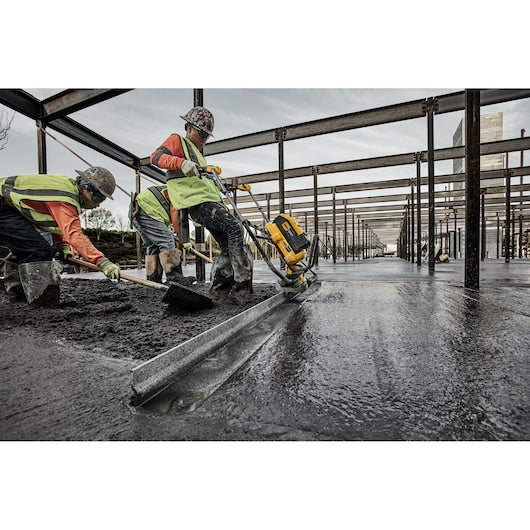 DeWalt POWERSHIFT™ Concrete Power Screed Kit