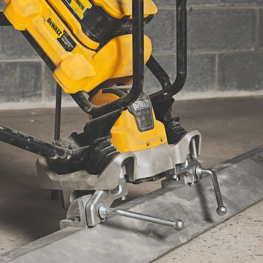 DeWalt POWERSHIFT™ Concrete Power Screed Kit