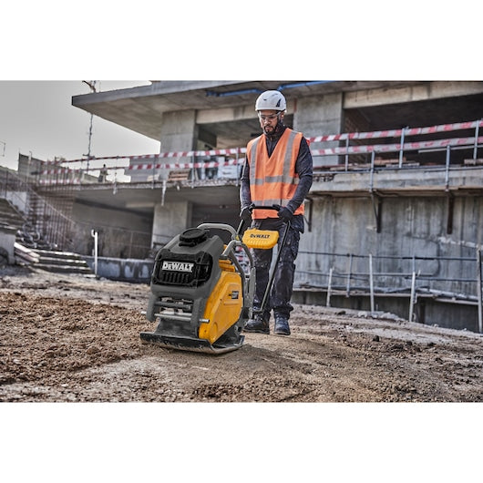 DeWalt POWERSHIFT™ Forward Plate Compactor Kit