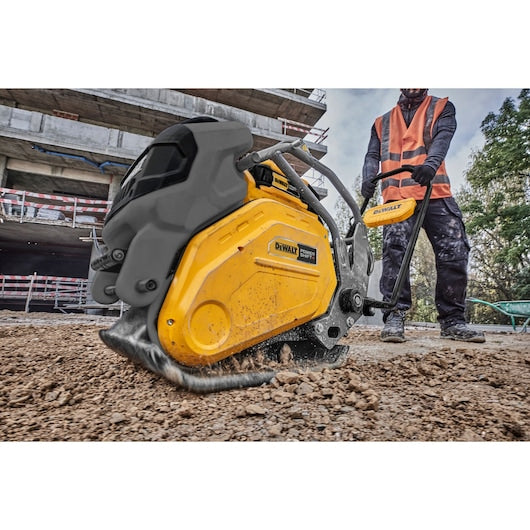 DeWalt POWERSHIFT™ Forward Plate Compactor Kit