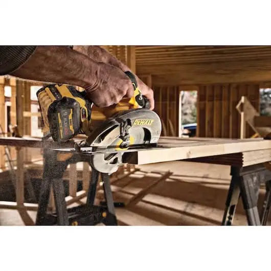 DeWalt Flexvot 60V MAX* 7-1/4" Cordless Circular Saw with Electronic Brake Kit